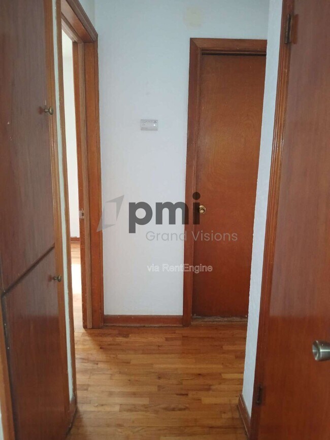 Building Photo - 1404 S 6th St