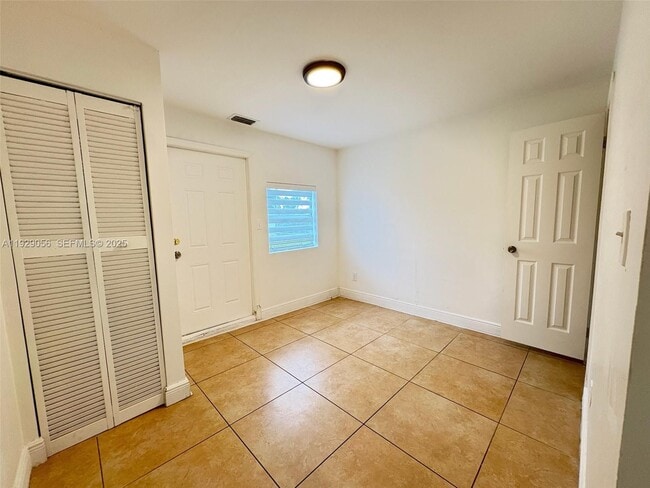 Building Photo - 2406 McKinley St