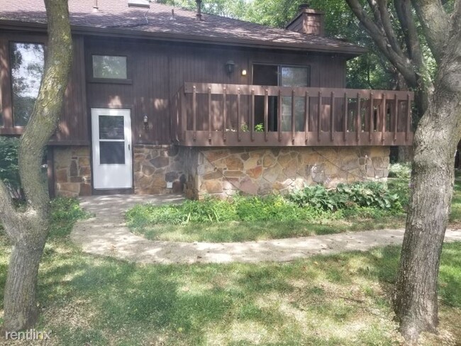 Building Photo - 2 br, 2 bath Condo - 2421 Yellowstone #2202