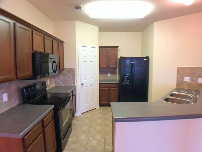 Building Photo - 4 bed 2 bath house in Harker Heights!