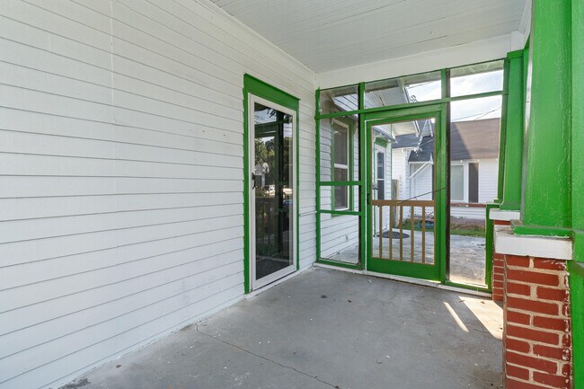 Building Photo - 1734 Fenwick St