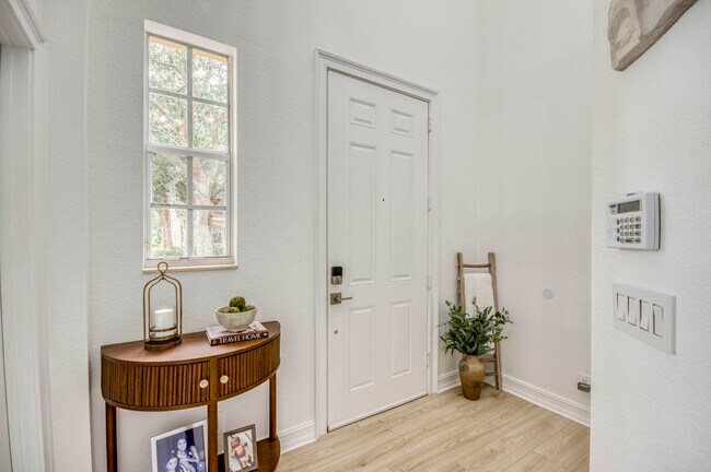 Building Photo - 1403 W Wickham Cir