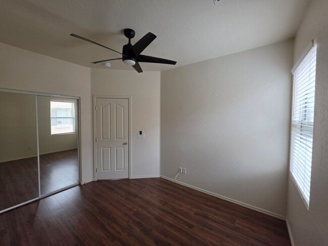 Building Photo - 907 W Wendy Way