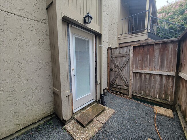 Building Photo - 5711 Sugar Hill Dr