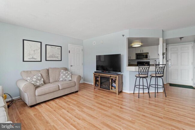 Building Photo - 2001 Hamilton St