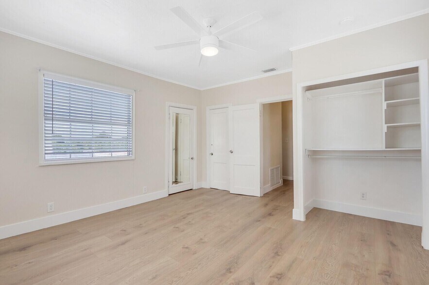 Building Photo - 359 Greenbriar Dr