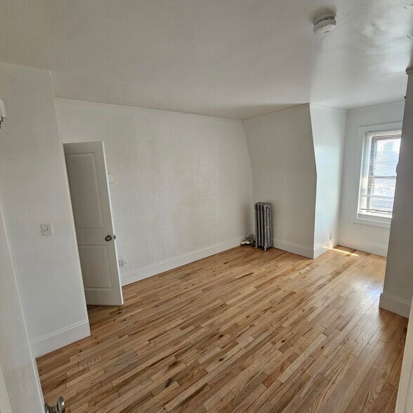 Building Photo - 100 Wayland St