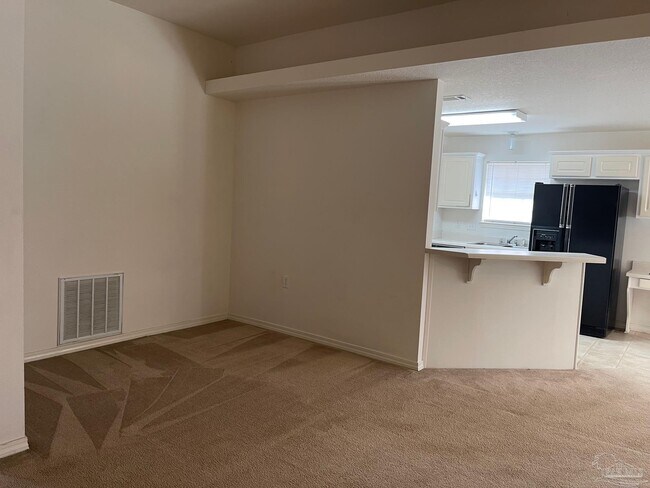 Building Photo - 6737 Summit Dr