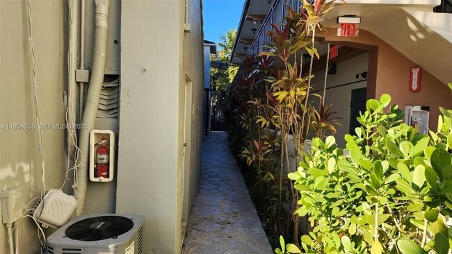 Building Photo - 2272 SW 8th St