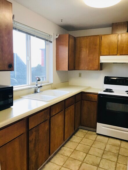 Building Photo - 1015 E Jefferson St