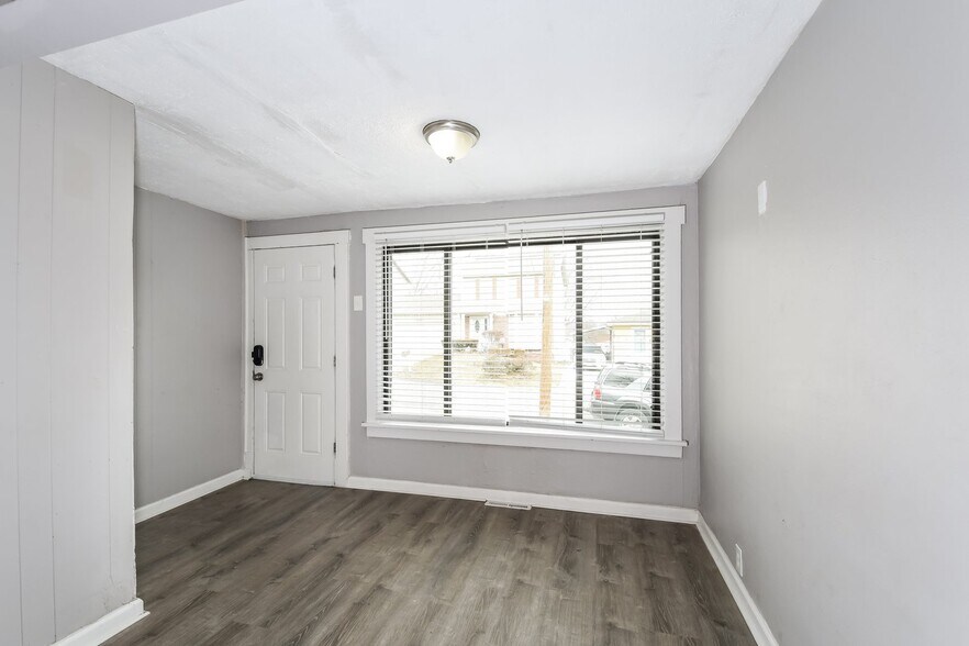 Building Photo - 5322 Vine Ave