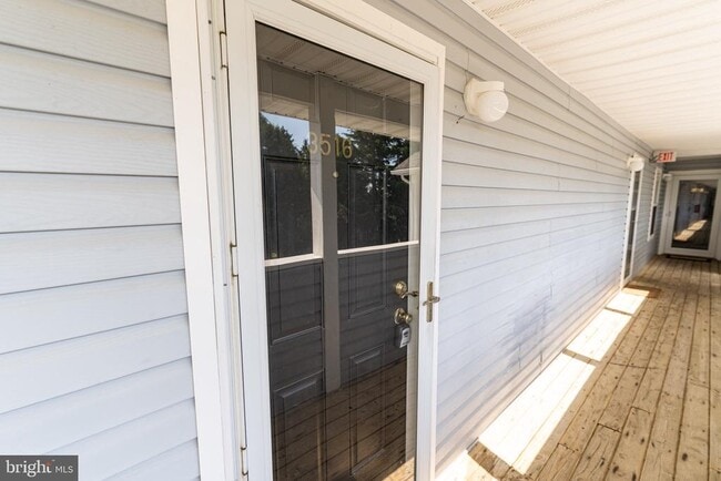 Building Photo - 3500 Sanibel Cir
