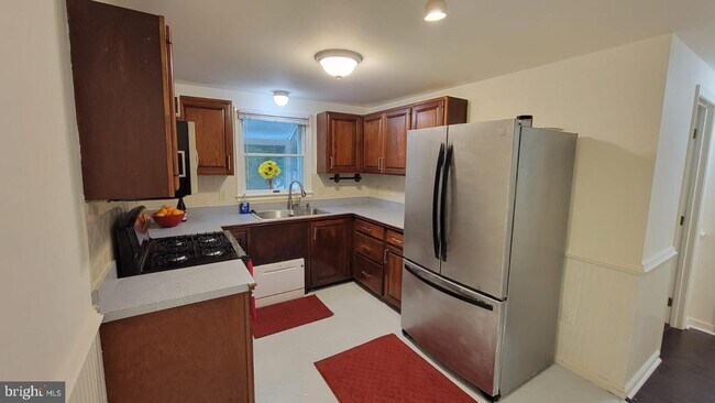 Building Photo - 115 Deer Hill Ct
