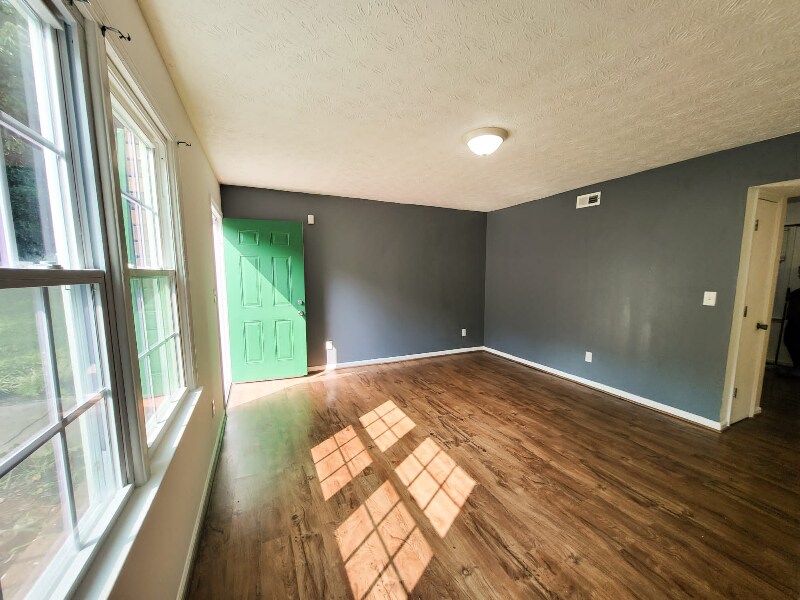 Building Photo - 2919 Chestnut Ln