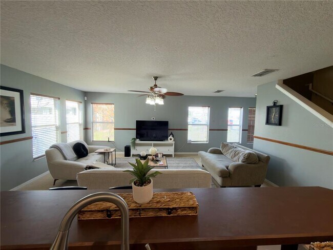 Building Photo - 2552 Aventurine St