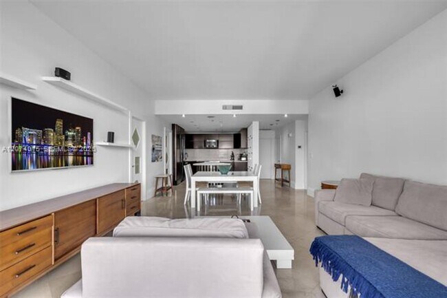 Building Photo - 251 Crandon Blvd