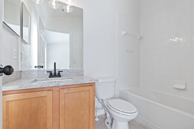 Building Photo - "Charming 3-Bed Townhouse with Granite Elegance in Ruskin - 1366 Sq Ft of Comfort!"