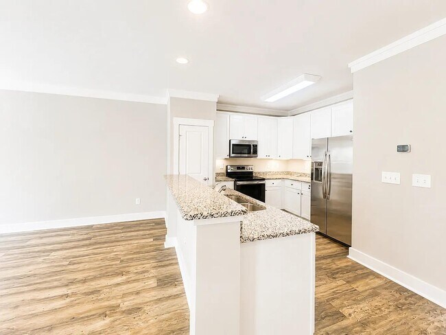 Building Photo - 722 Elmbrook Dr