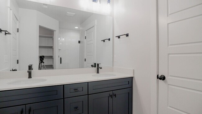 Building Photo - Beautiful 3 bedroom Townhome in Lehi Exchange community!