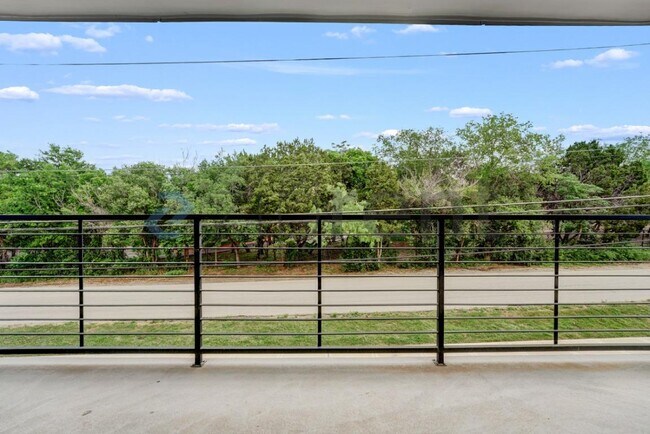 Building Photo - 2000 Riverside Farms Rd