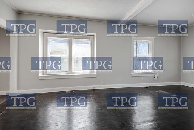 Building Photo - 573 S Crescent Ave