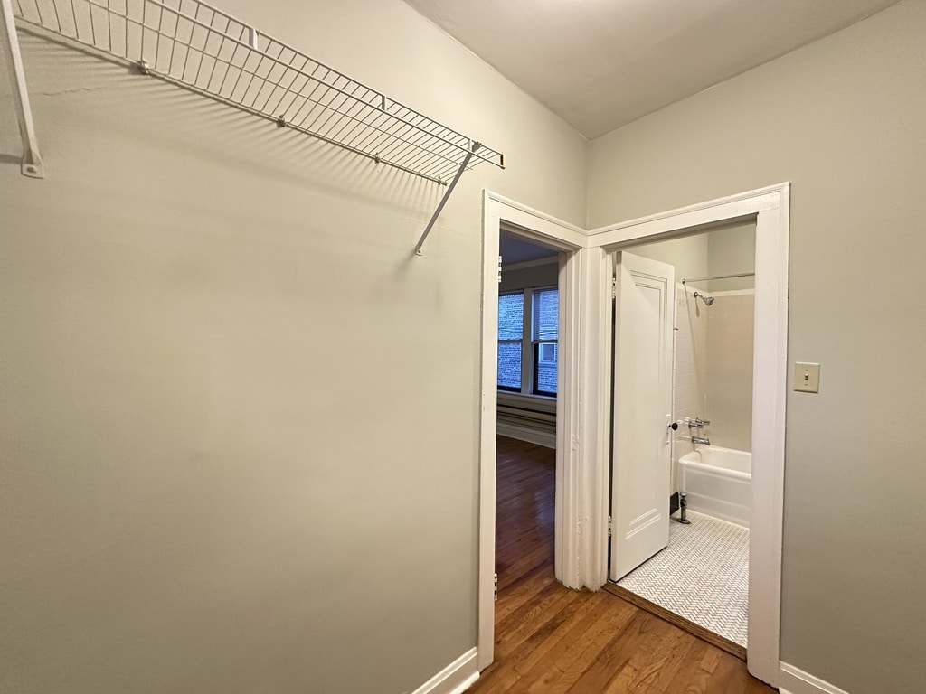 Building Photo - 4632 N Paulina St