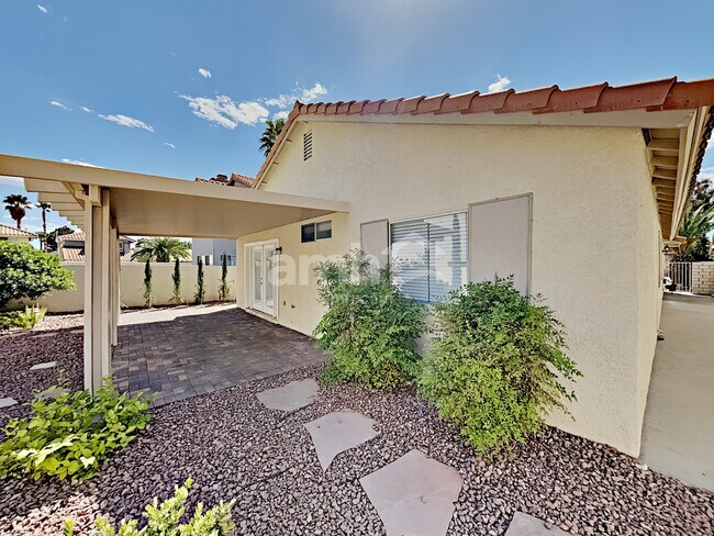 Building Photo - 8630 Tiverton Rd