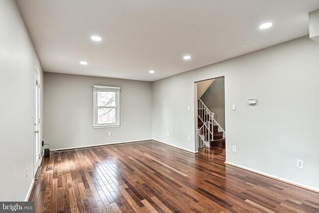 Building Photo - 5572 Kendrick Ln