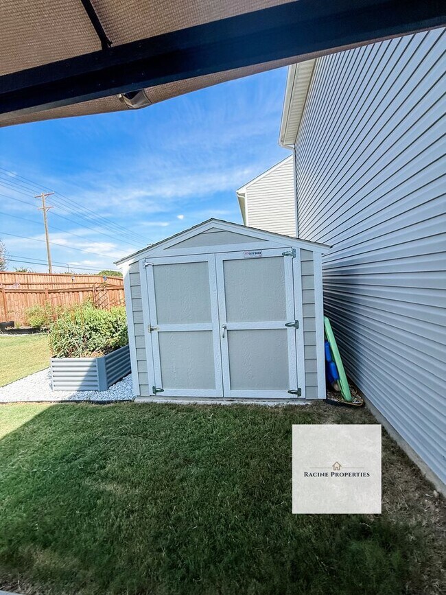 Building Photo - 624 Batchomble Ln