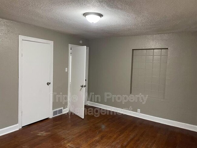 Building Photo - 2139 Kappel Dr