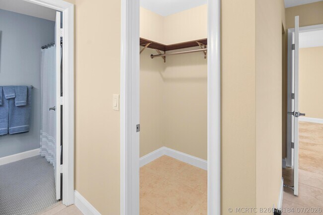 Building Photo - 1111 Mahogany Way