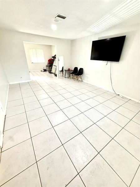 Building Photo - 3880 Woodside Dr