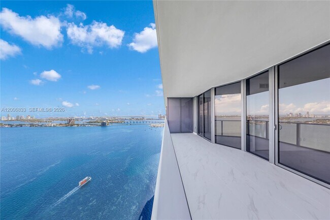 Building Photo - 700 NE 24th St