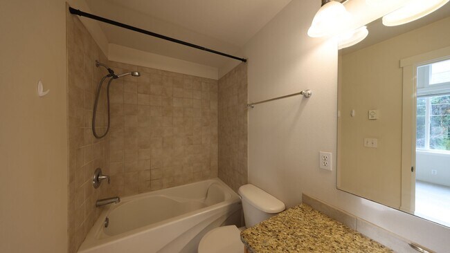Building Photo - 3 Bed 2.5 Bath - Pet Friendly - WhidbeyHea...