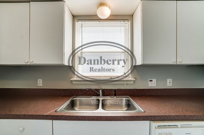 Building Photo - 3704 Willow Run Dr