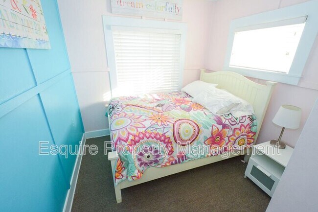 Building Photo - 4161 Ocean Dr