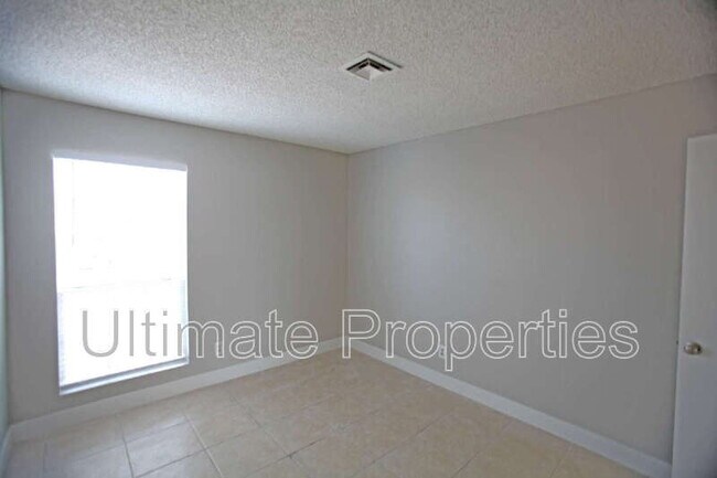 Building Photo - 8514 W Corrine Dr