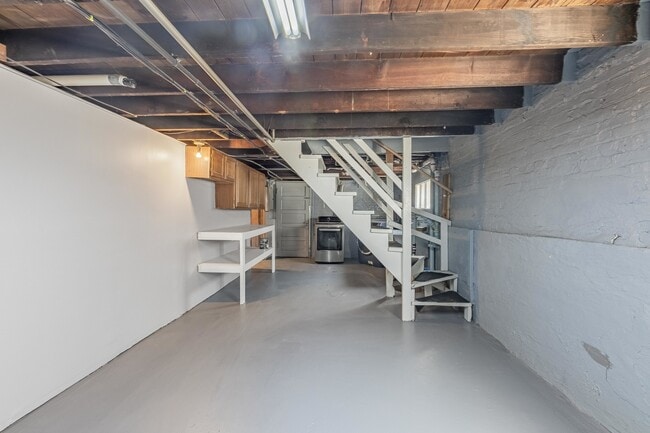 Building Photo - 6141 S Kilbourn Ave