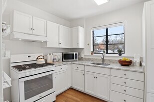 Building Photo - 3115 Martha Custis Dr