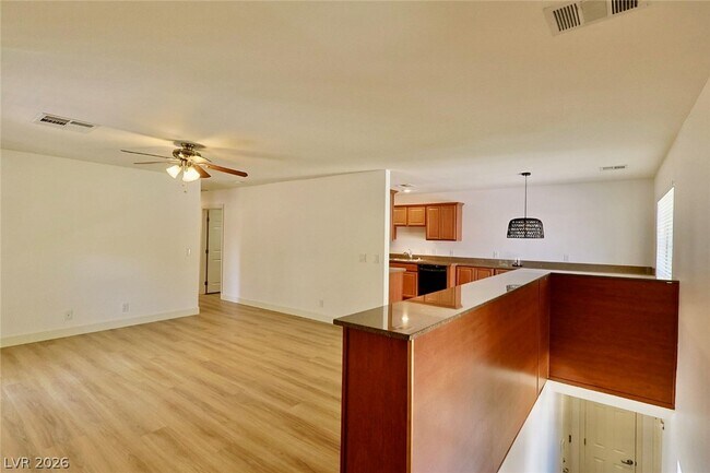 Building Photo - 3181 Pinehurst Dr