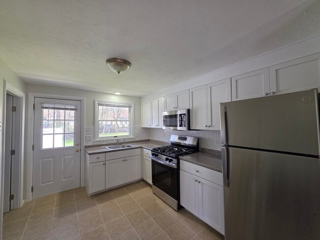 Building Photo - 196 Manzella Ct