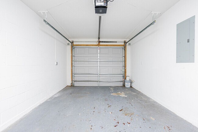 Building Photo - Charming 3-Bedroom Home Just 3 Blocks from...