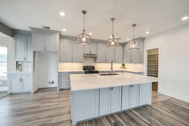 Building Photo - 1025 Arizona Dr