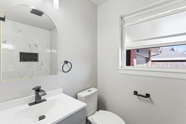 Building Photo - 2609 N Key Blvd