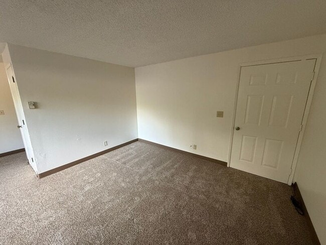 Building Photo - 3346 Willow Ct SE