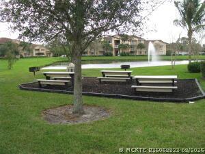 Building Photo - 161 SW Palm Dr