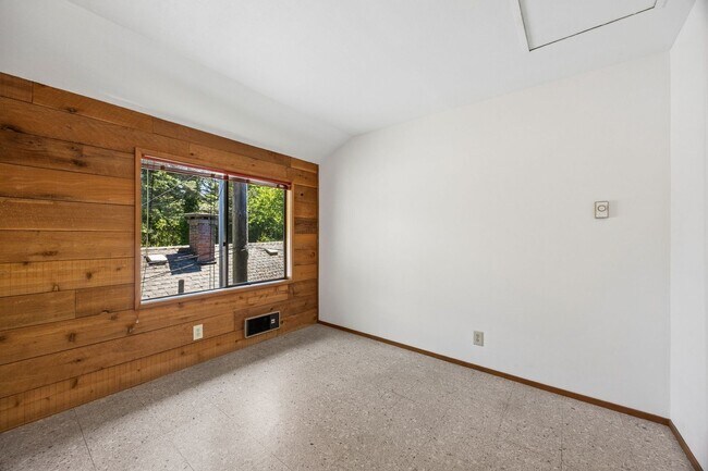 Building Photo - Unique 3bd/2.5bth Haller Lake Home in North Seattle, $4,250/mo.