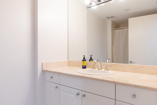 Building Photo - 20201 E Country Club Dr