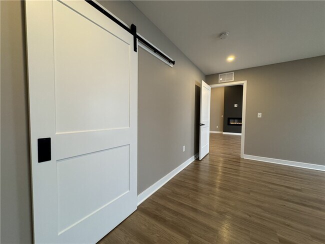 Building Photo - 593 Championship Dr