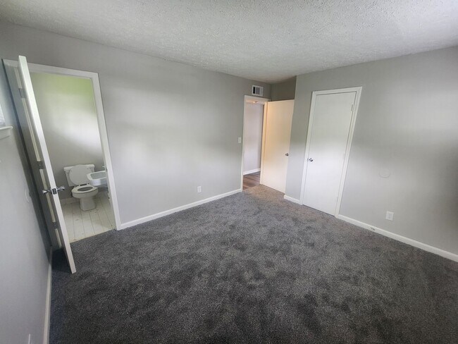 Building Photo - Renovated 3 bedroom 1.5 bath home in Valle...